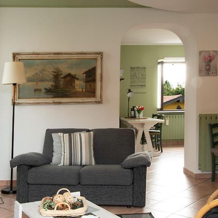 Tinas Yellow Home Leggiuno Kültér fotó